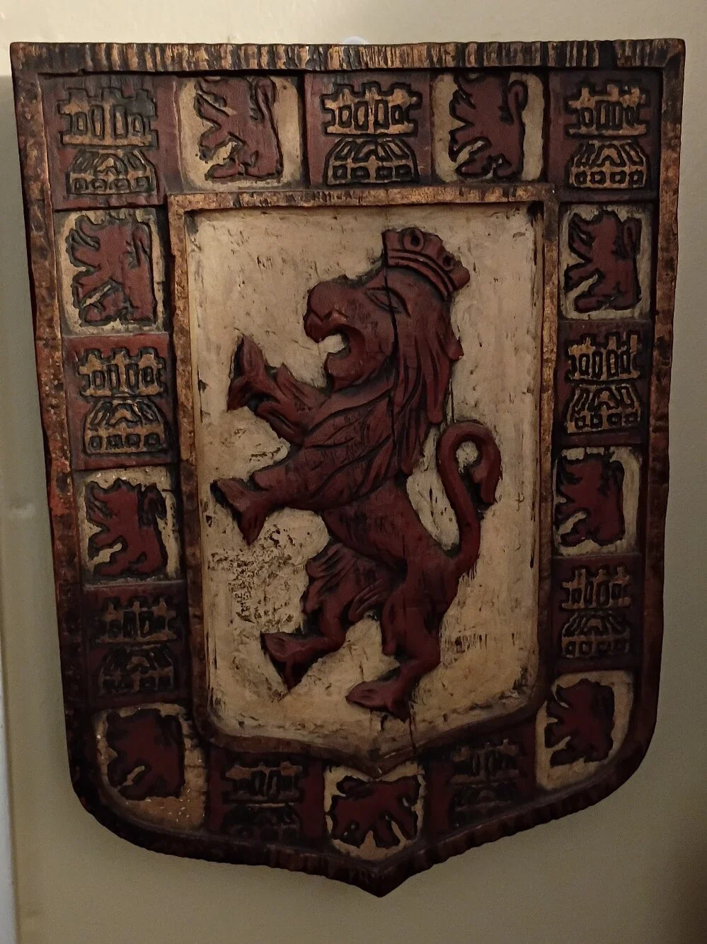 Nettle Creek Gallery C-Handcrafted Red Lion Wall Shield DecorHome Wall Decor
